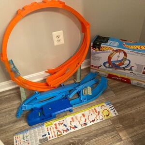 Hot Wheels Massive Loop Mayhem